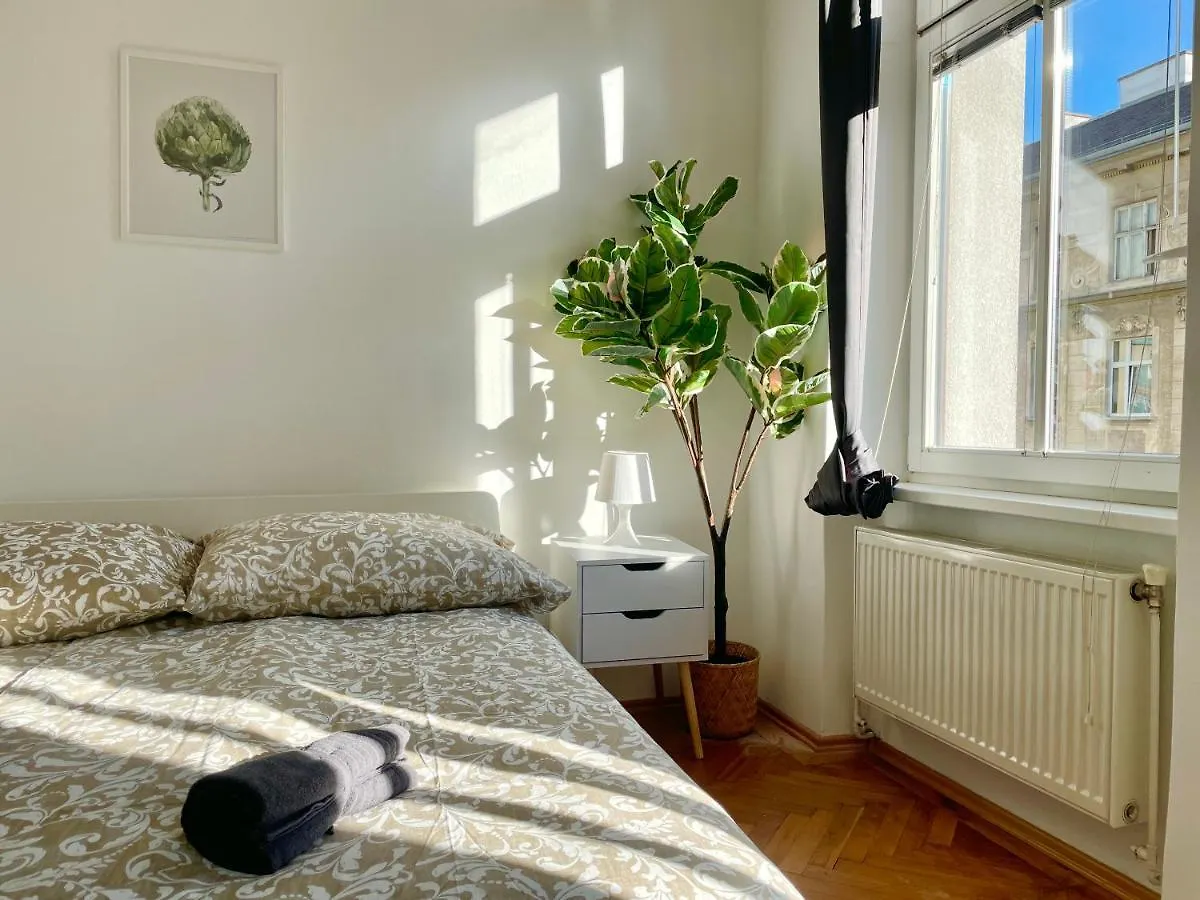 Sunny & Calm 45 M2 Apartment Viyana